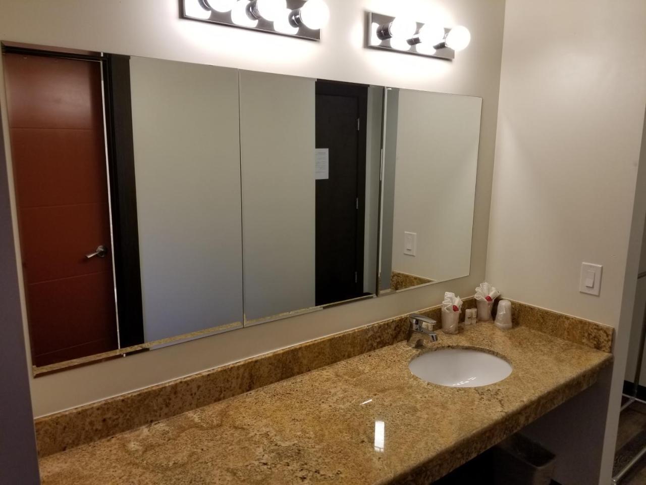 Best Lynnwood Inn Екстер'єр фото